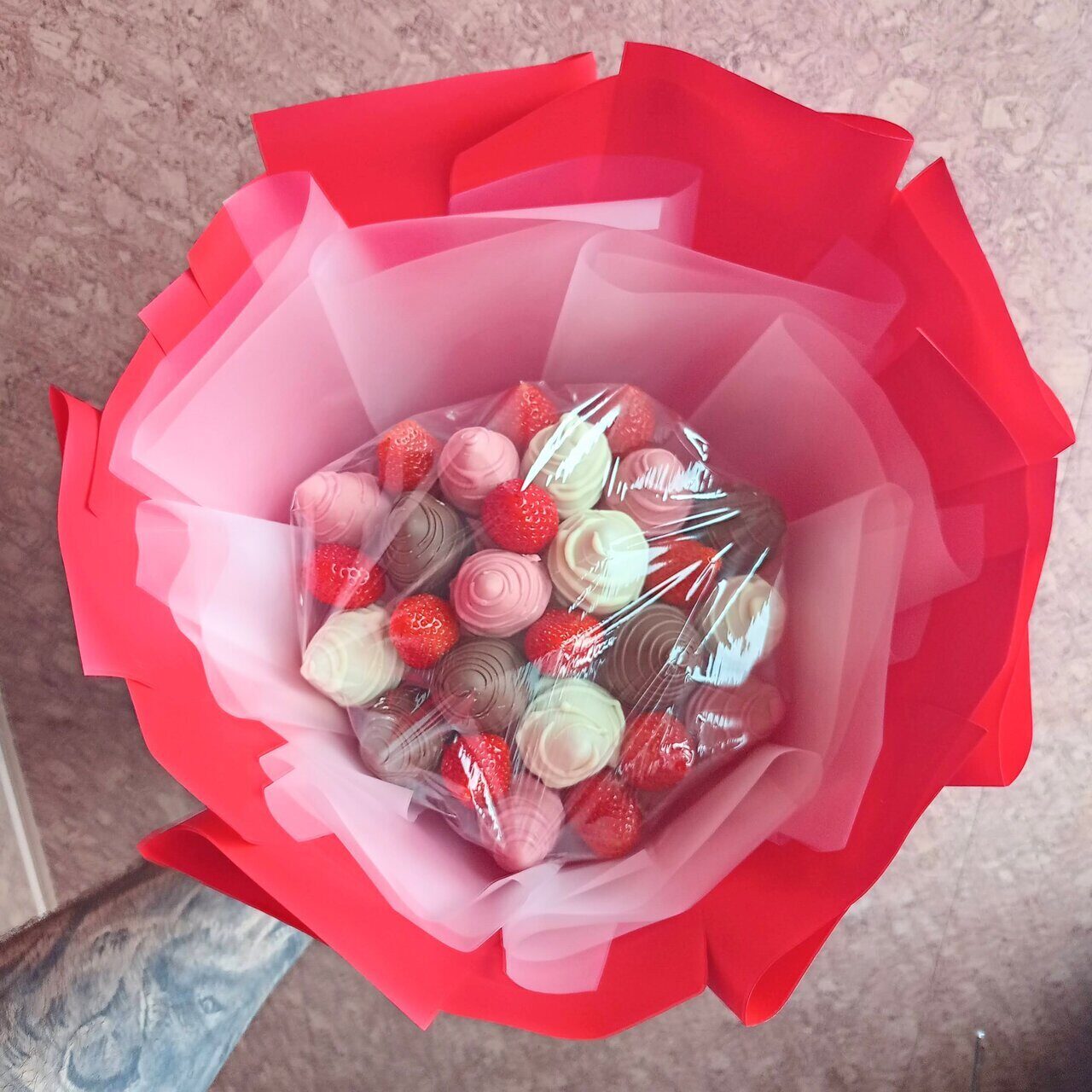 Как сделать букет из киндер сюрпризов и шоколадных конфет?